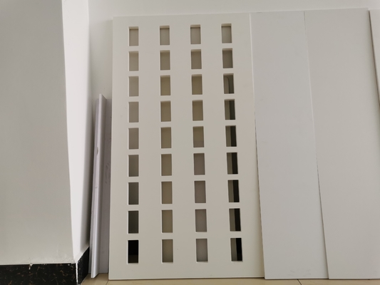 Panneau de séparation de PVC de la preuve 20mm 4X10ft de la putréfaction ISO9001 pour l'équilibre de porte et de fenêtre