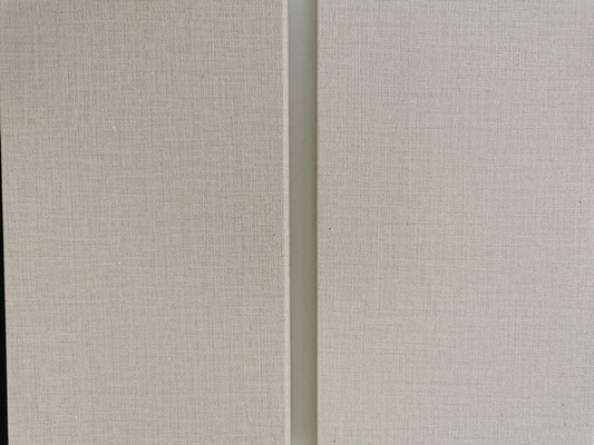 Panneaux de mur 500x3000mm décoratifs ignifuges de PVC de gigaoctet avec la surface de texture