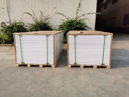 ISO9001 ignifugent long panneau de mousse de PVC de 10mm le 10ft pour des meubles de Cabinet