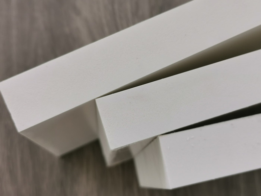 Chlorure de polyvinyle épais de surface de Matt de panneau de mousse de PVC de gigaoctet rigide augmenté de 5mm